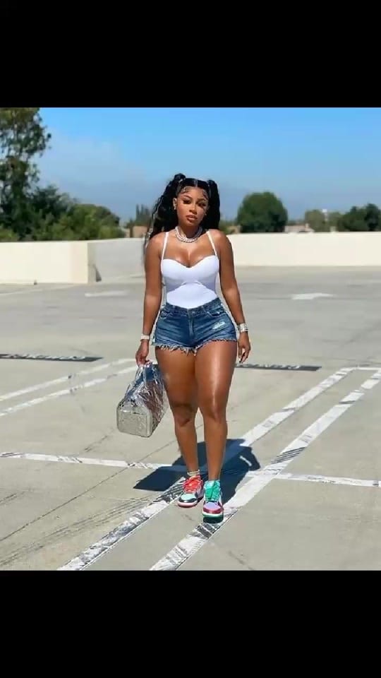 Post 2 by Femme de la Mode on TikTok (video)