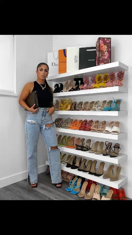 Post 5 by Femme de la Mode on TikTok (video)