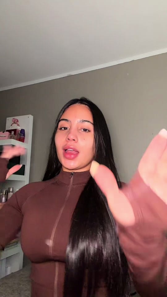 Post 4 by Valentina on TikTok (video)