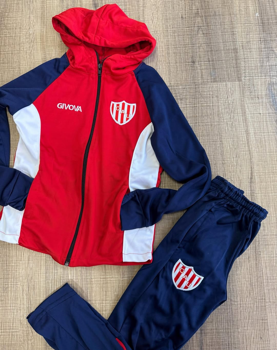 Post 6 by De Zurda | Indumentaria deportiva | Calzado | Accesorios on Instagram (carousel)