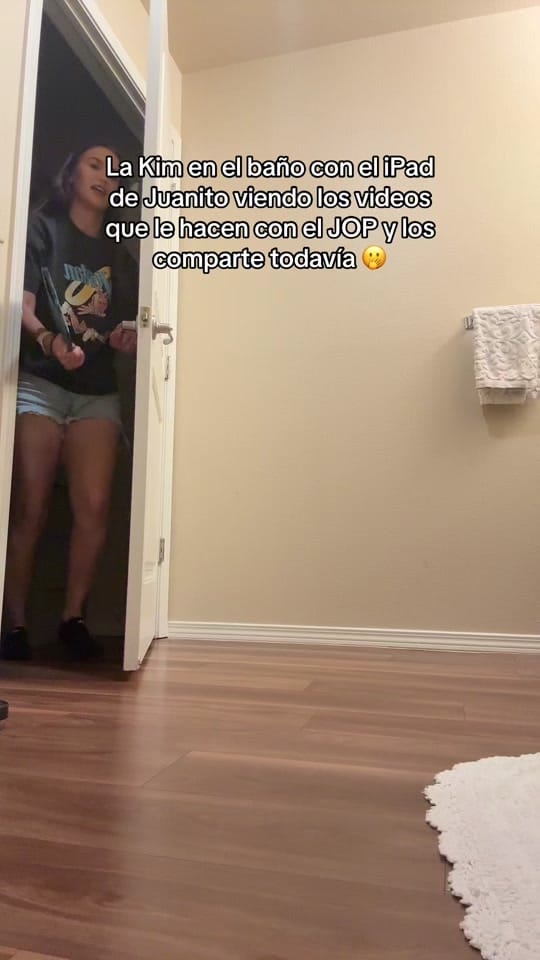 Post 8 by Emili04 on TikTok (video)