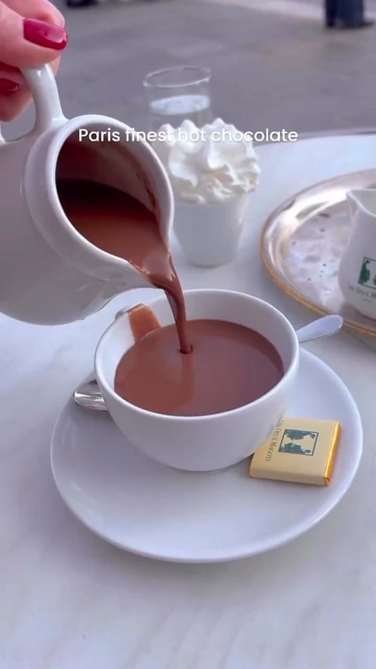 Post 4 by Americainparis on TikTok (video)
