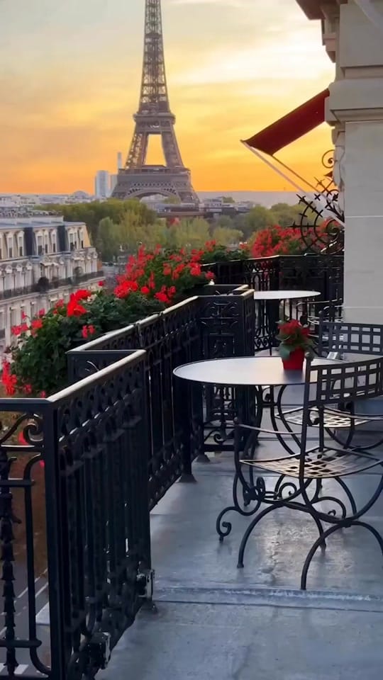 Post 9 by Americainparis on TikTok (video)