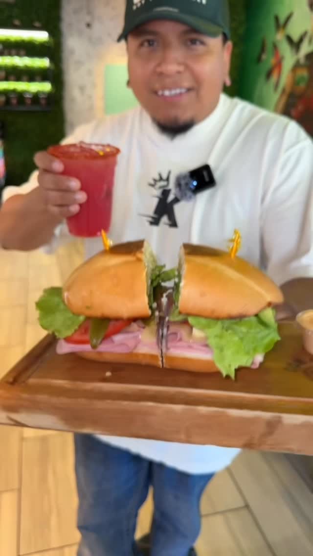 Post 7 by Con Azucar Café on Instagram (video)
