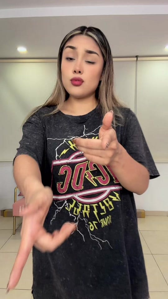 Post 6 by MARIANA MAKEUP ARTIST on TikTok (video)