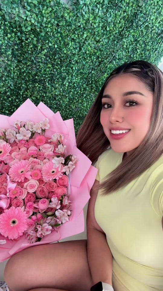 Post 2 by MARIANA MAKEUP ARTIST on TikTok (video)