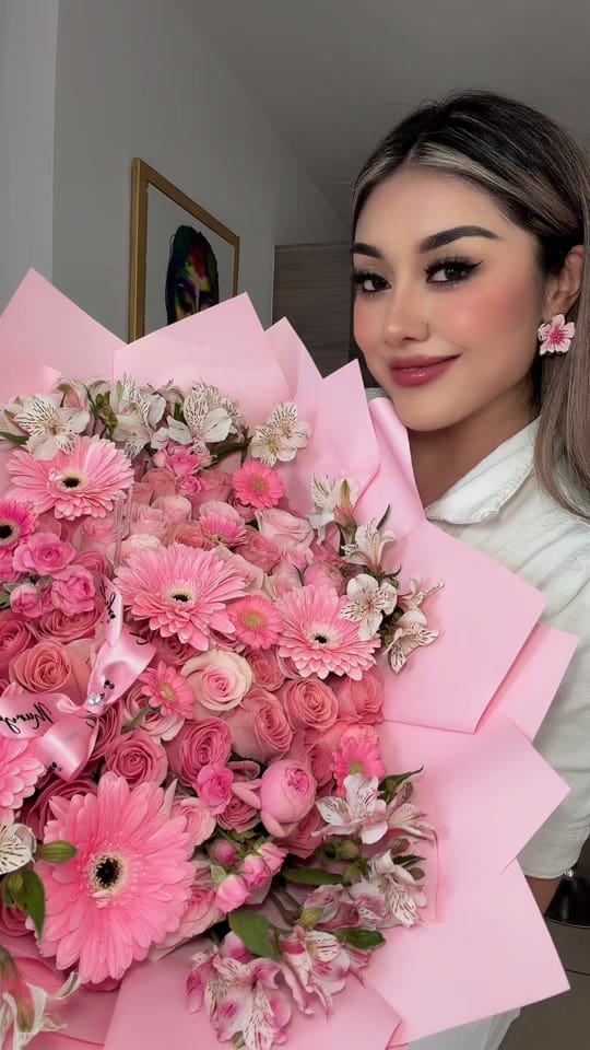 Post 10 by MARIANA MAKEUP ARTIST on TikTok (video)