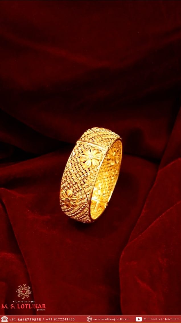 Post 1 by M.S. LOTLIKAR JEWELLERS on Instagram (video)