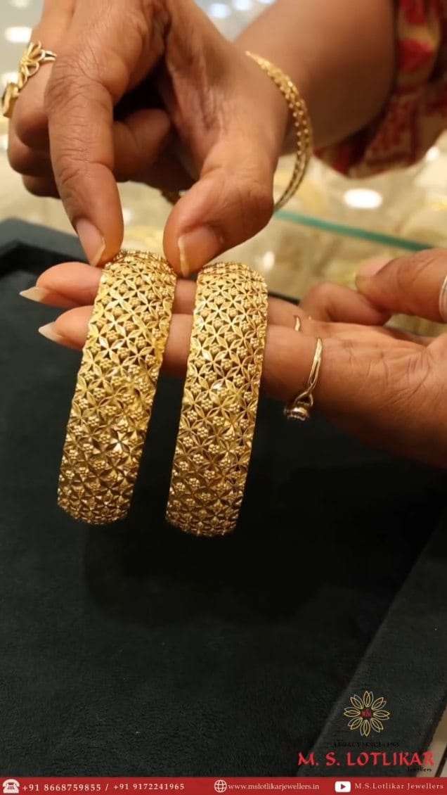 Post 5 by M.S. LOTLIKAR JEWELLERS on Instagram (video)
