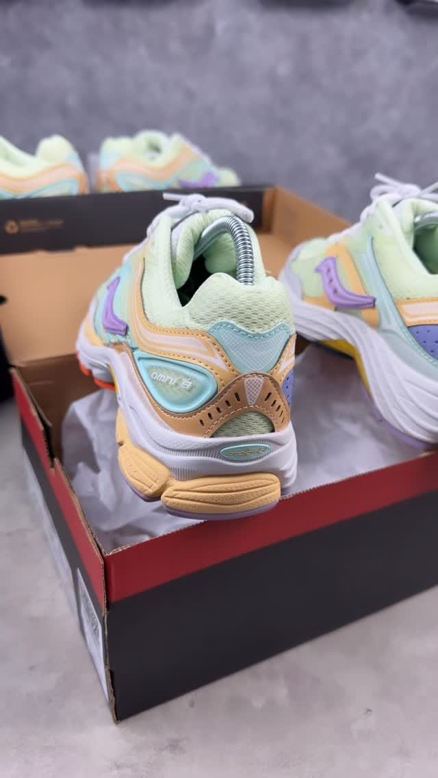 Post 2 by THESOLEPLUGZ - Footwear/Streetwear 🌏 on Instagram (video)