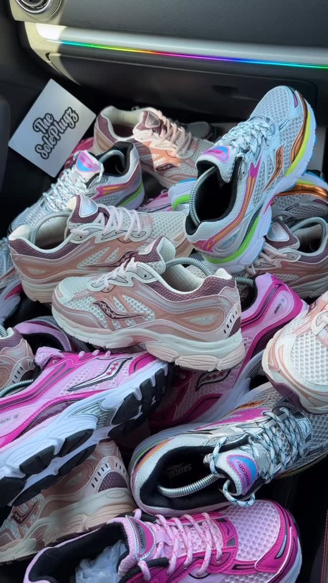 Post 10 by THESOLEPLUGZ - Footwear/Streetwear 🌏 on Instagram (video)