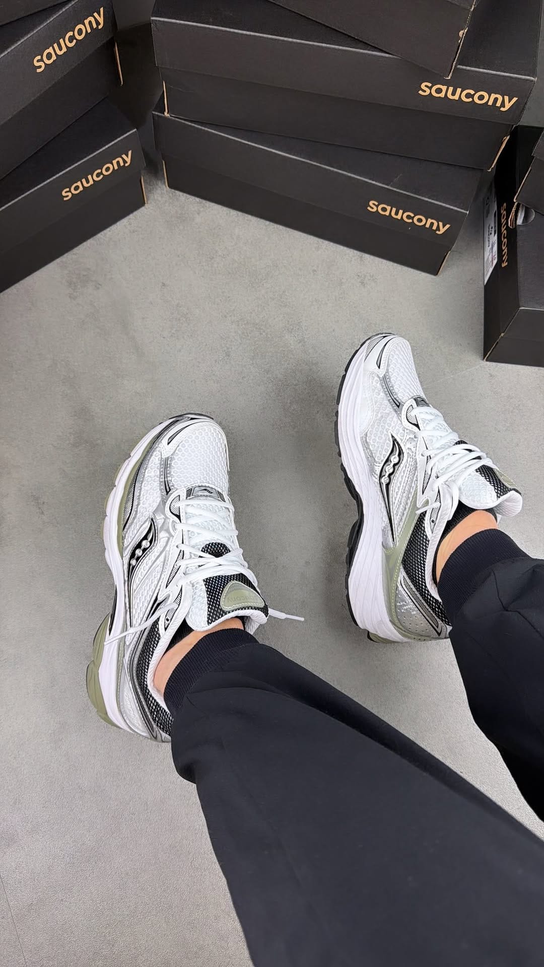 Post 6 by THESOLEPLUGZ - Footwear/Streetwear 🌏 on Instagram (video)