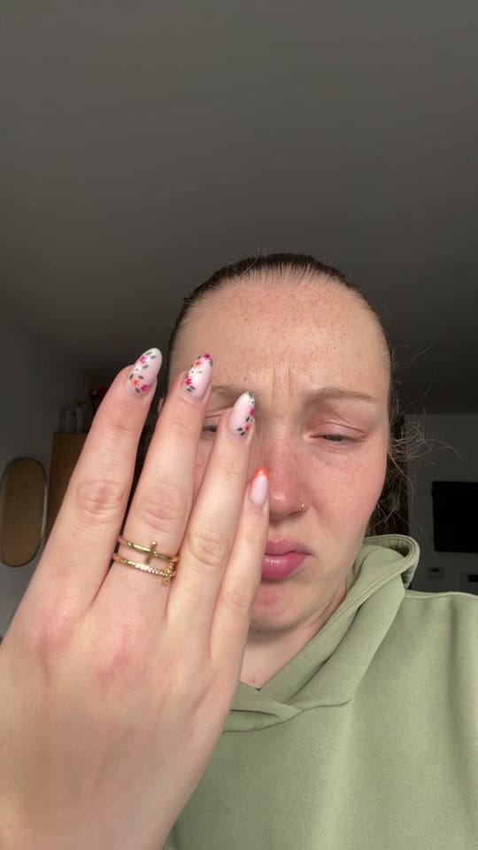 Post 6 by carla.makeupoff on TikTok (video)