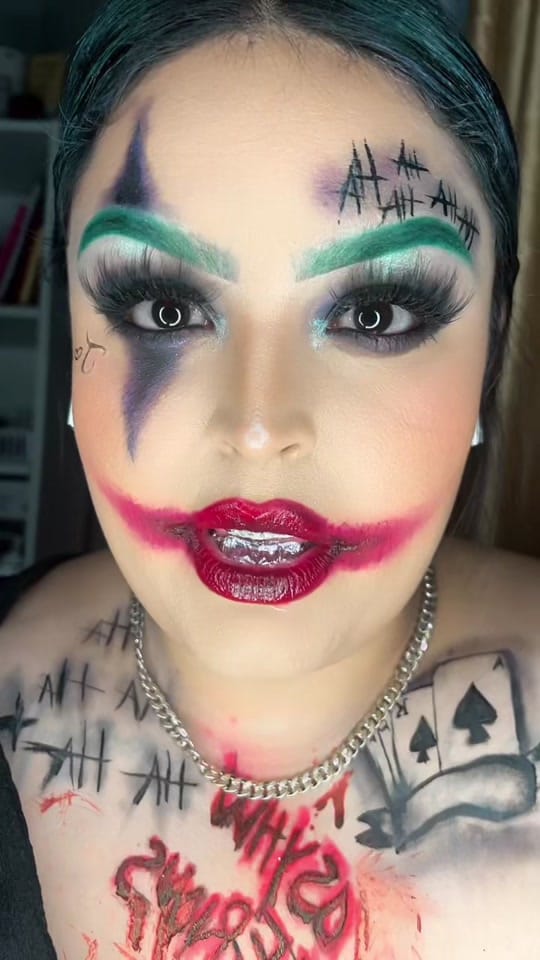 Post 6 by Vevah Deldina on TikTok (video)