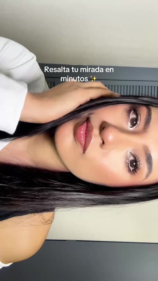 Post 1 by larigtzmakeup on TikTok (video)
