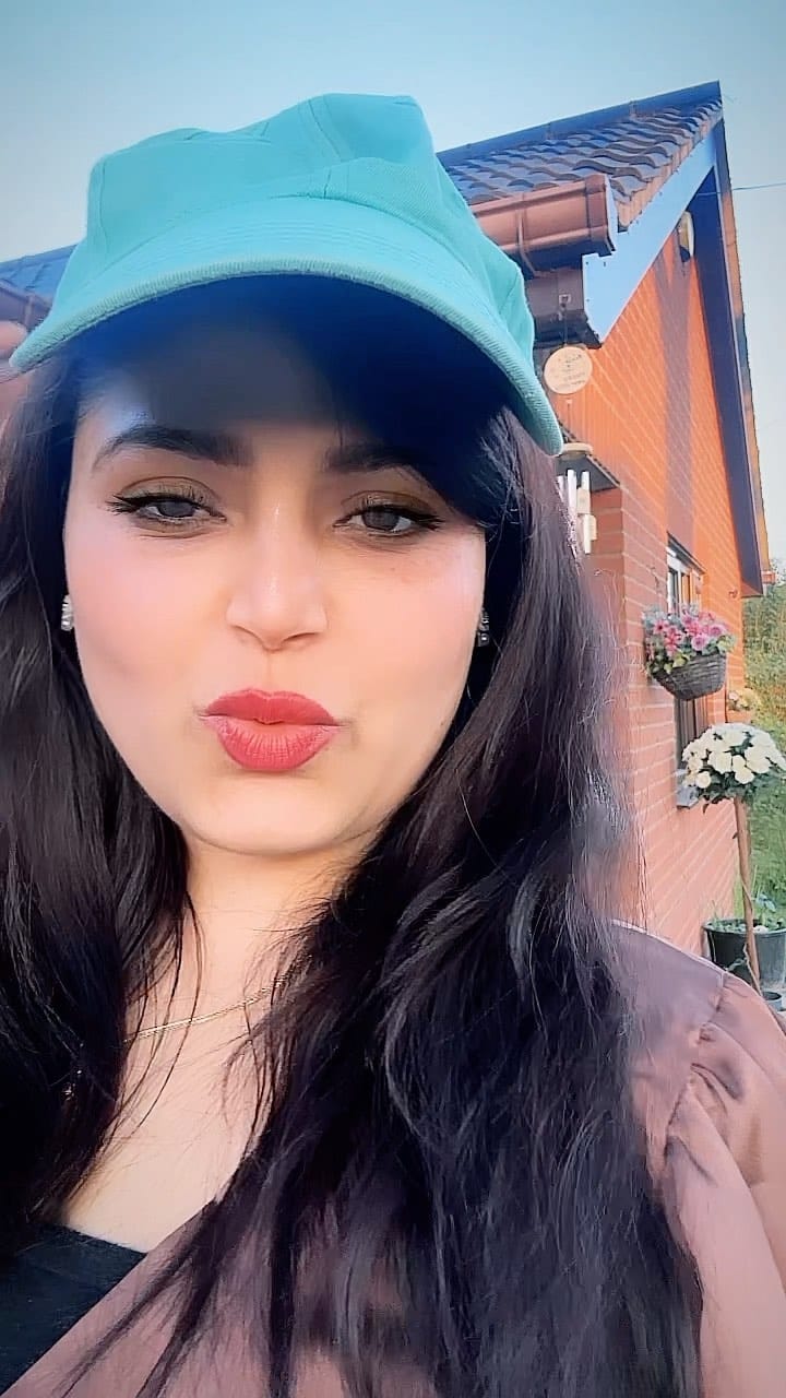 Post 10 by Ruby on Instagram (video)