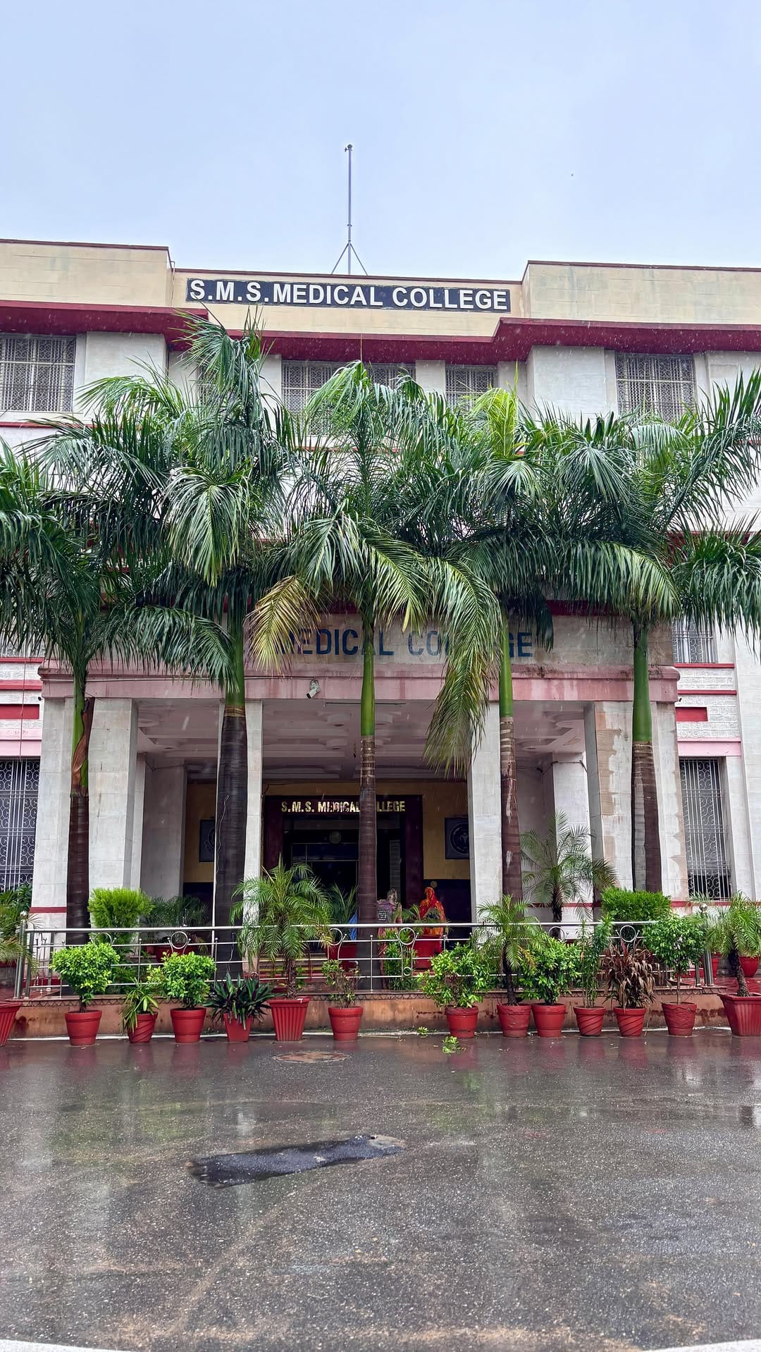 Post 1 by SMS MEDICAL COLLEGE, JAIPUR on Instagram (video)