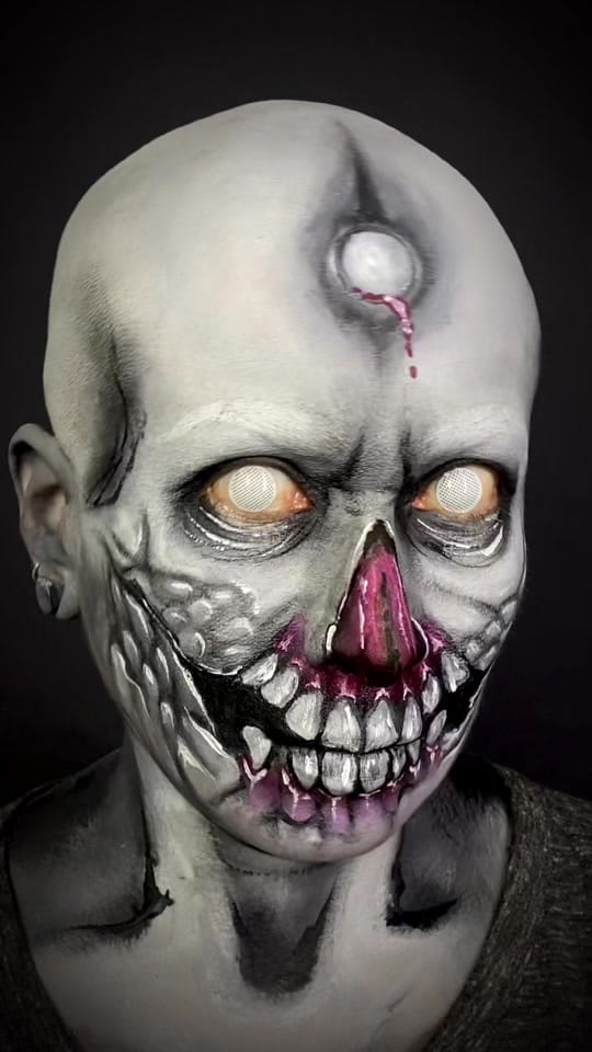 Post 2 by Rebeca Mora on TikTok (video)