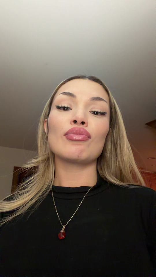Post 6 by Bella Wigz on TikTok (video)