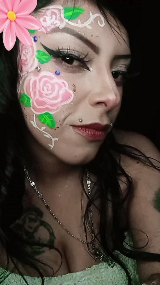 Post 6 by Lorenita 19 sg on TikTok (video)