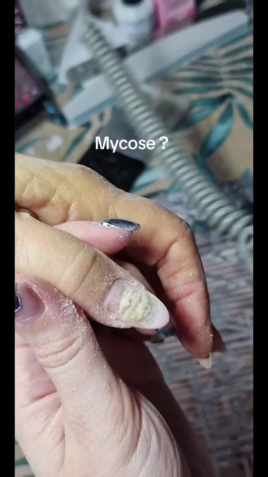 Post 1 by Les Jolis Ongles de Sophie 🥔 on TikTok (video)