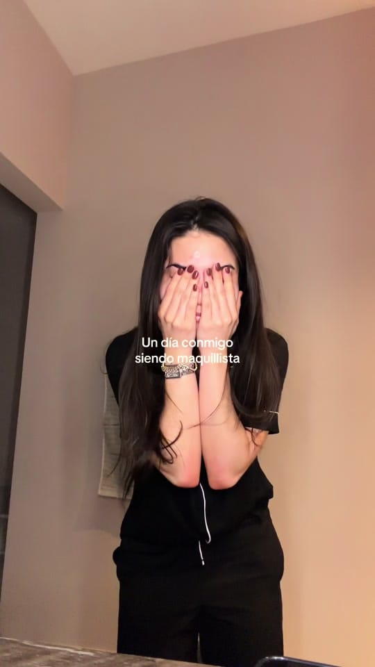 Post 8 by valelizondo.makeupartist on TikTok (video)