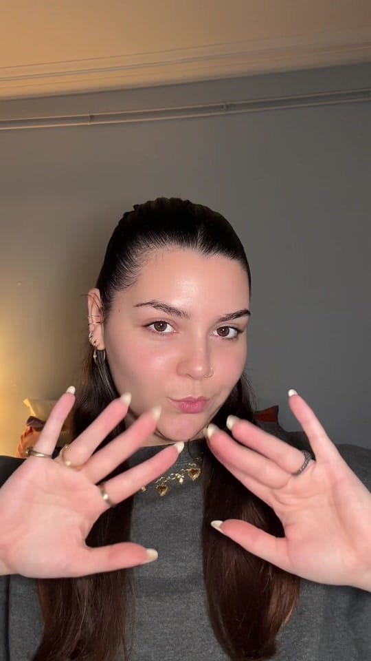 Post 6 by Anna on TikTok (video)