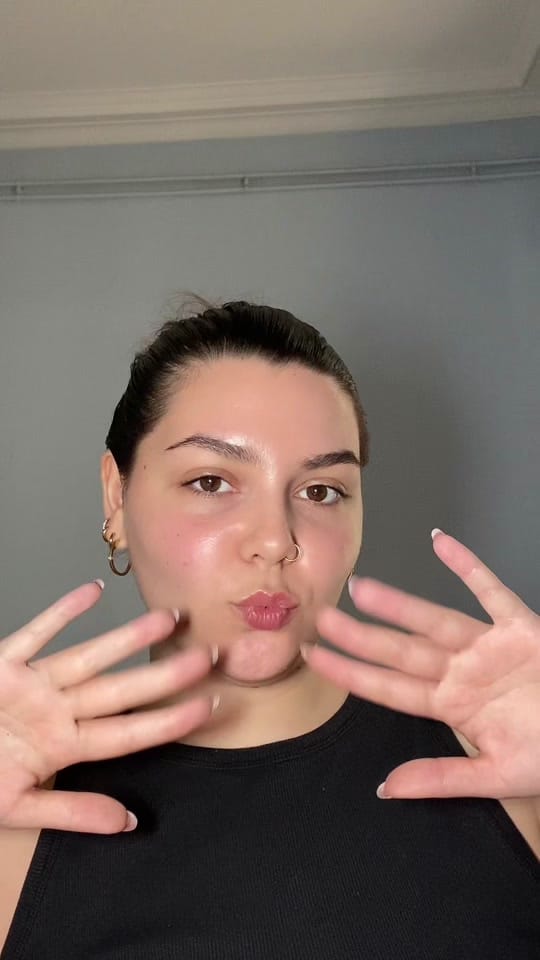 Post 8 by Anna on TikTok (video)