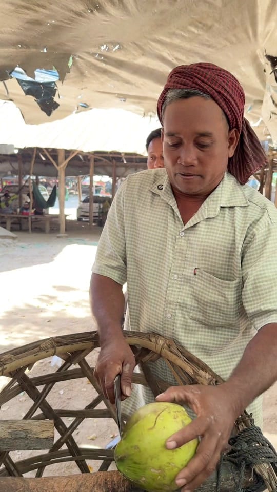 Post 8 by Sok Reaksmey - សុខ រស្មី on TikTok (video)
