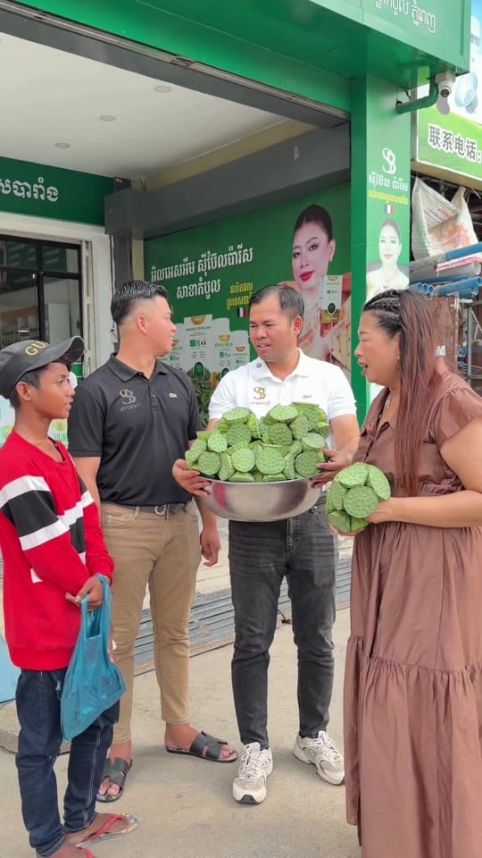 Post 1 by Sok Reaksmey - សុខ រស្មី on TikTok (video)