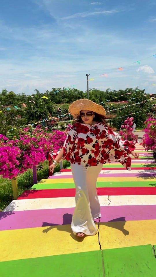 Post 4 by Sok Reaksmey - សុខ រស្មី on TikTok (video)