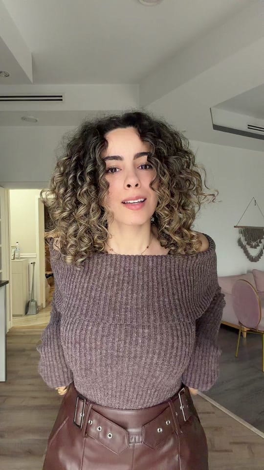 Post 5 by Hana Adjlia on TikTok (video)