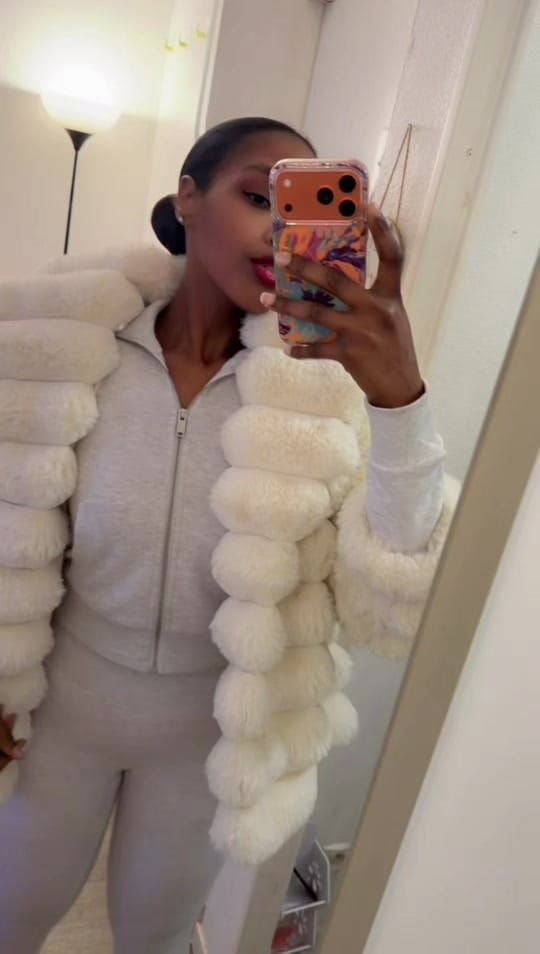 Post 5 by Nasrine Bello on TikTok (video)