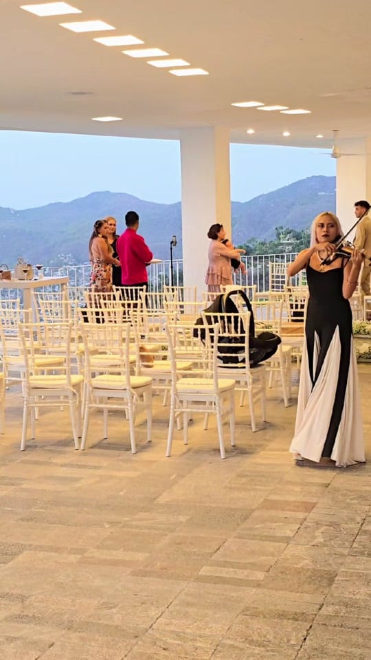 Post 4 by Violinista Acapulco on TikTok (video)