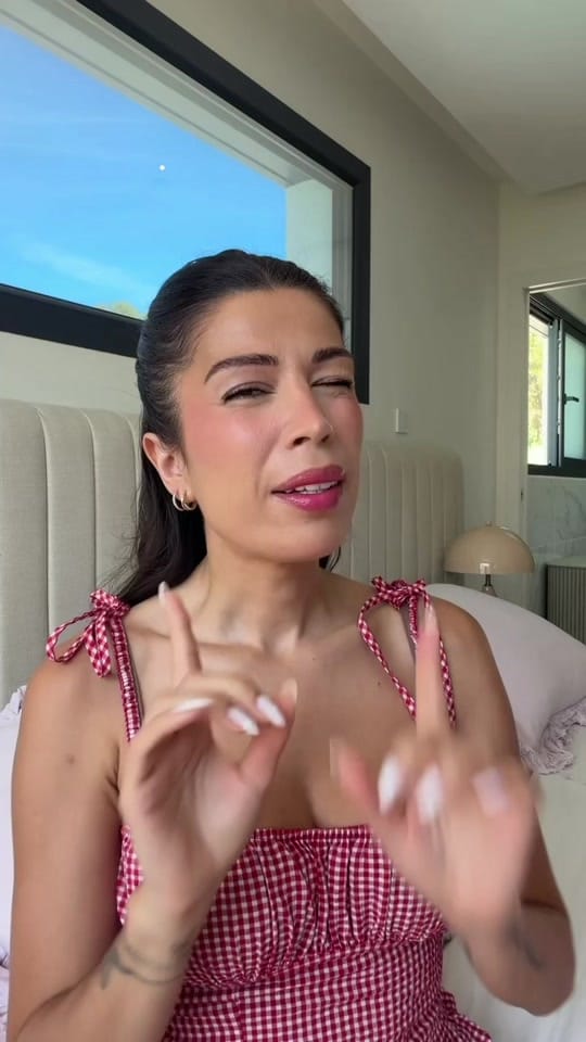 Post 1 by Noemiemakeuptouch on TikTok (video)