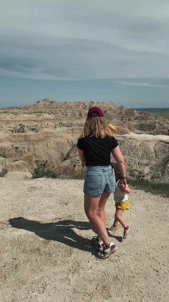 Post 1 by unefamilleauxstates on TikTok (video)