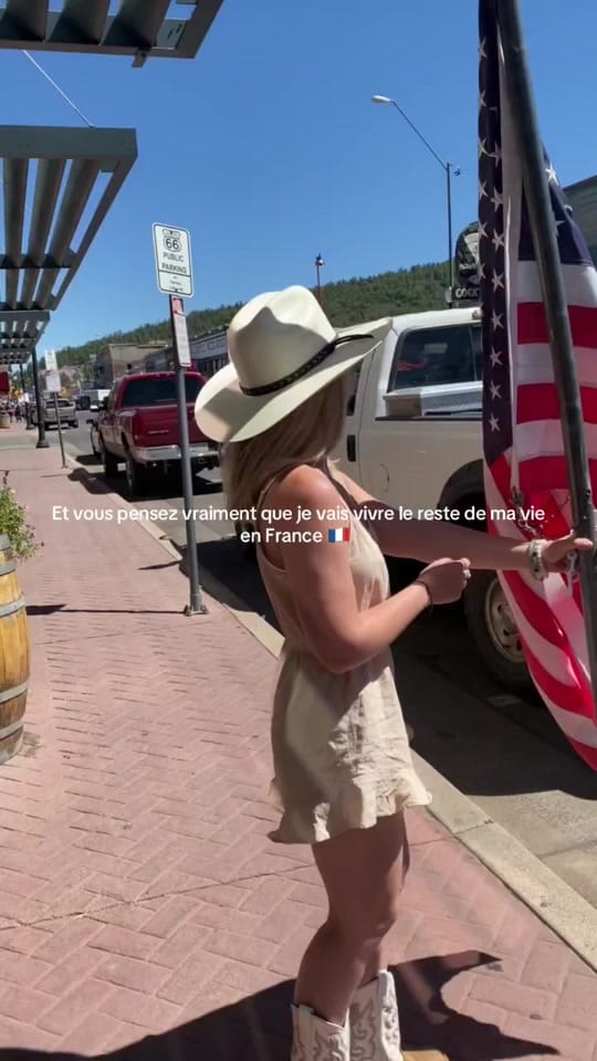 Post 10 by unefamilleauxstates on TikTok (video)