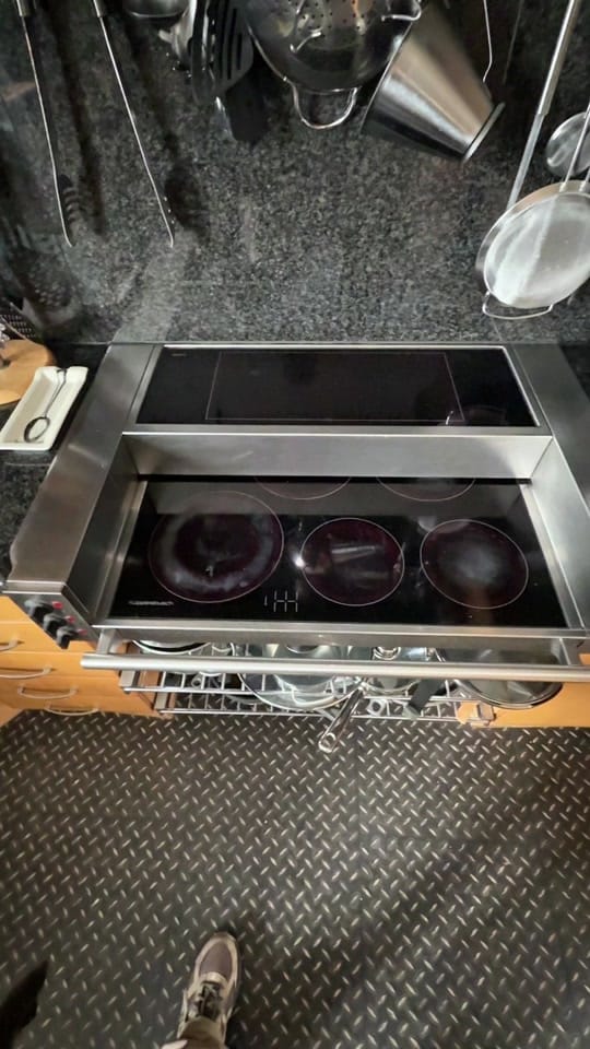 Post 2 by Leoncooks_ on TikTok (video)