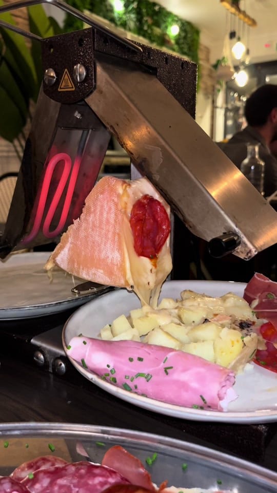 Post 10 by GUIDE PARIS 📍 on TikTok (video)