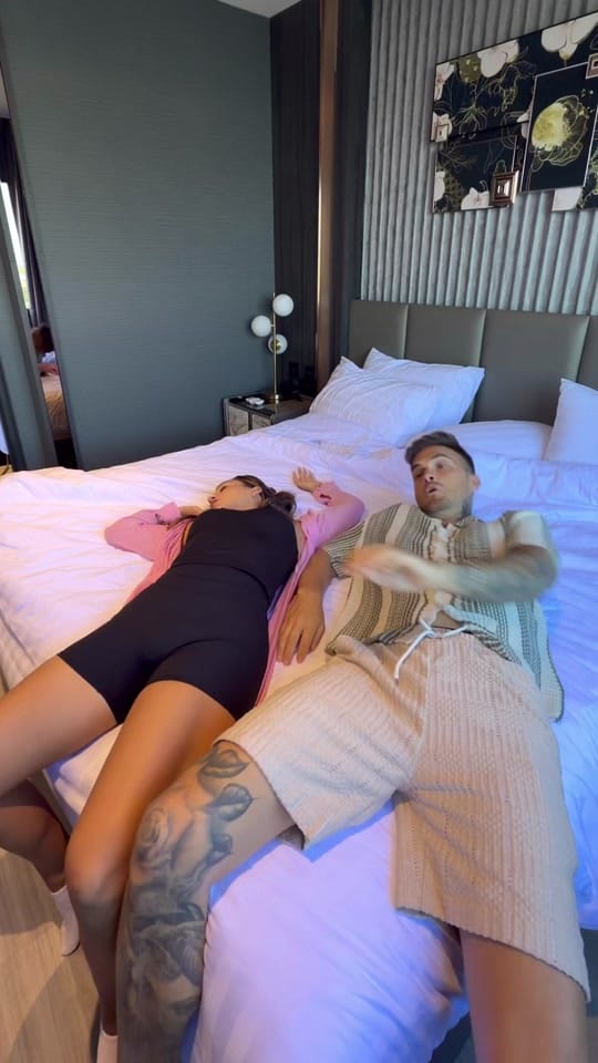 Post 8 by Lesly et Jay on TikTok (video)