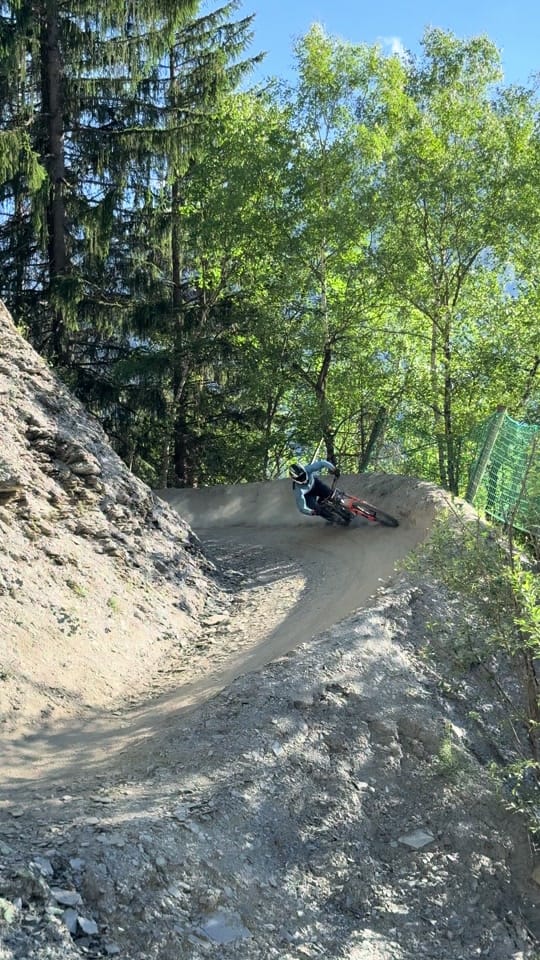 Post 5 by Adrien Loron on TikTok (video)