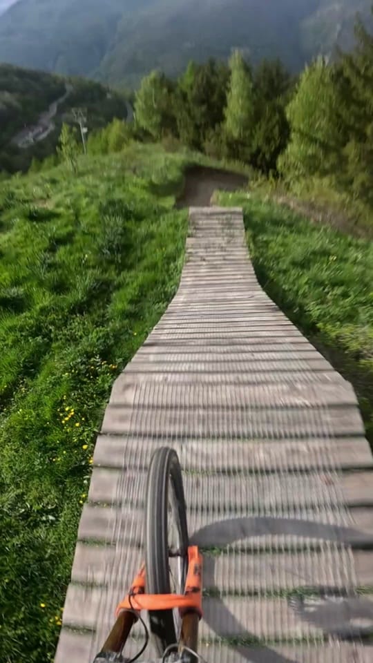 Post 9 by Adrien Loron on TikTok (video)
