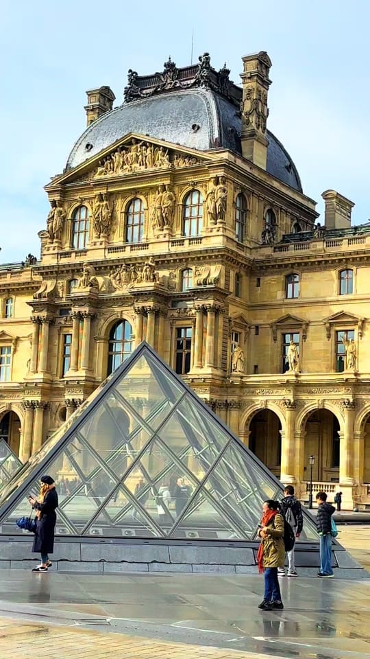 Post 2 by Paris every day on TikTok (video)