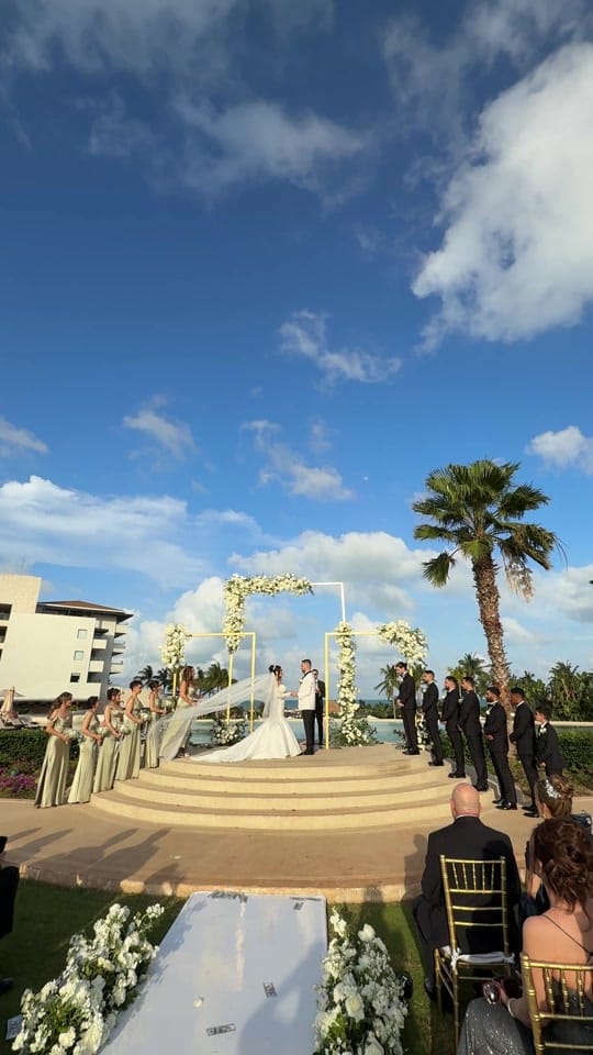 Post 1 by Cancun Wedding Photographer on TikTok (video)