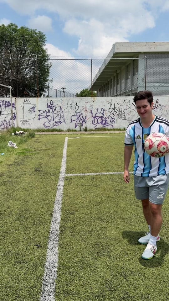 Post 2 by Ramon Colmenares on TikTok (video)