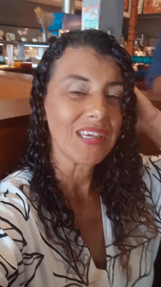 Post 2 by Lenny Souza on TikTok (video)