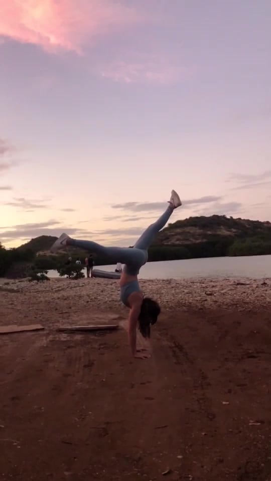 Post 7 by Anna on TikTok (video)