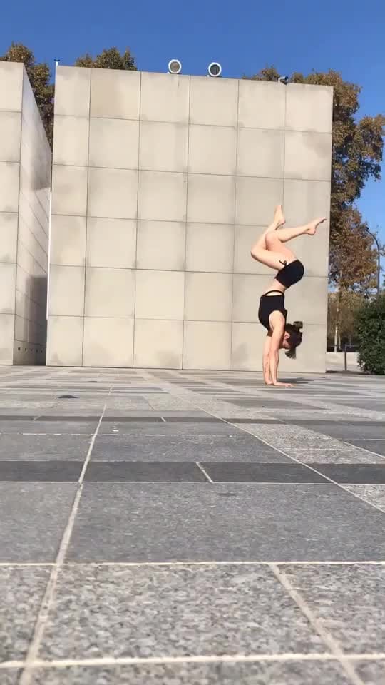 Post 8 by Anna on TikTok (video)