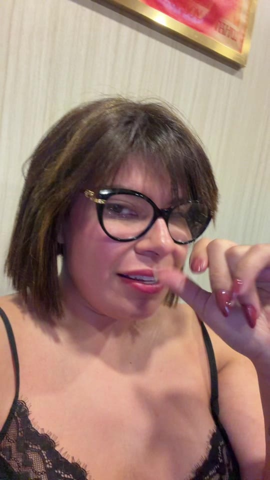 Post 6 by Valeria Hekker on TikTok (video)