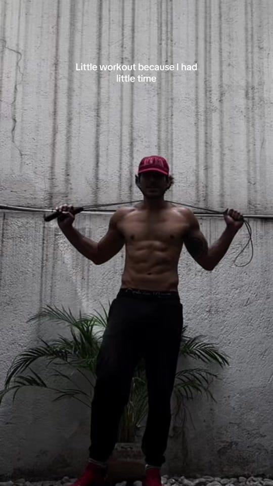 Post 3 by Edu Esquivel on TikTok (video)